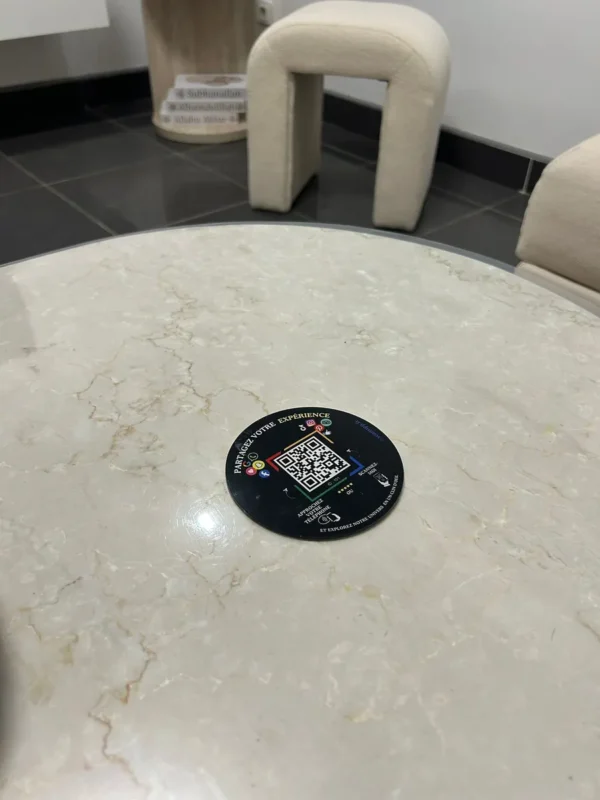 Pastille NFC ScanUpp ronde avis Google et réseaux sociaux