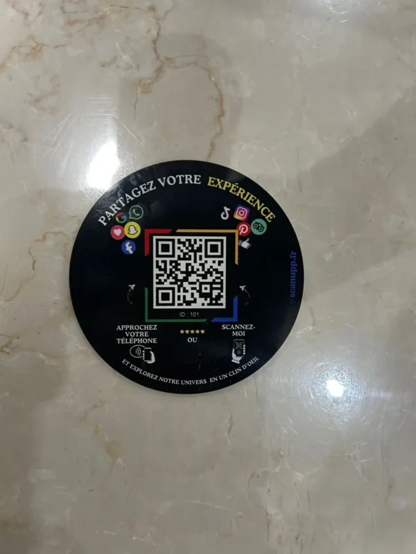 Pastille NFC ScanUpp ronde avis Google et réseaux sociaux